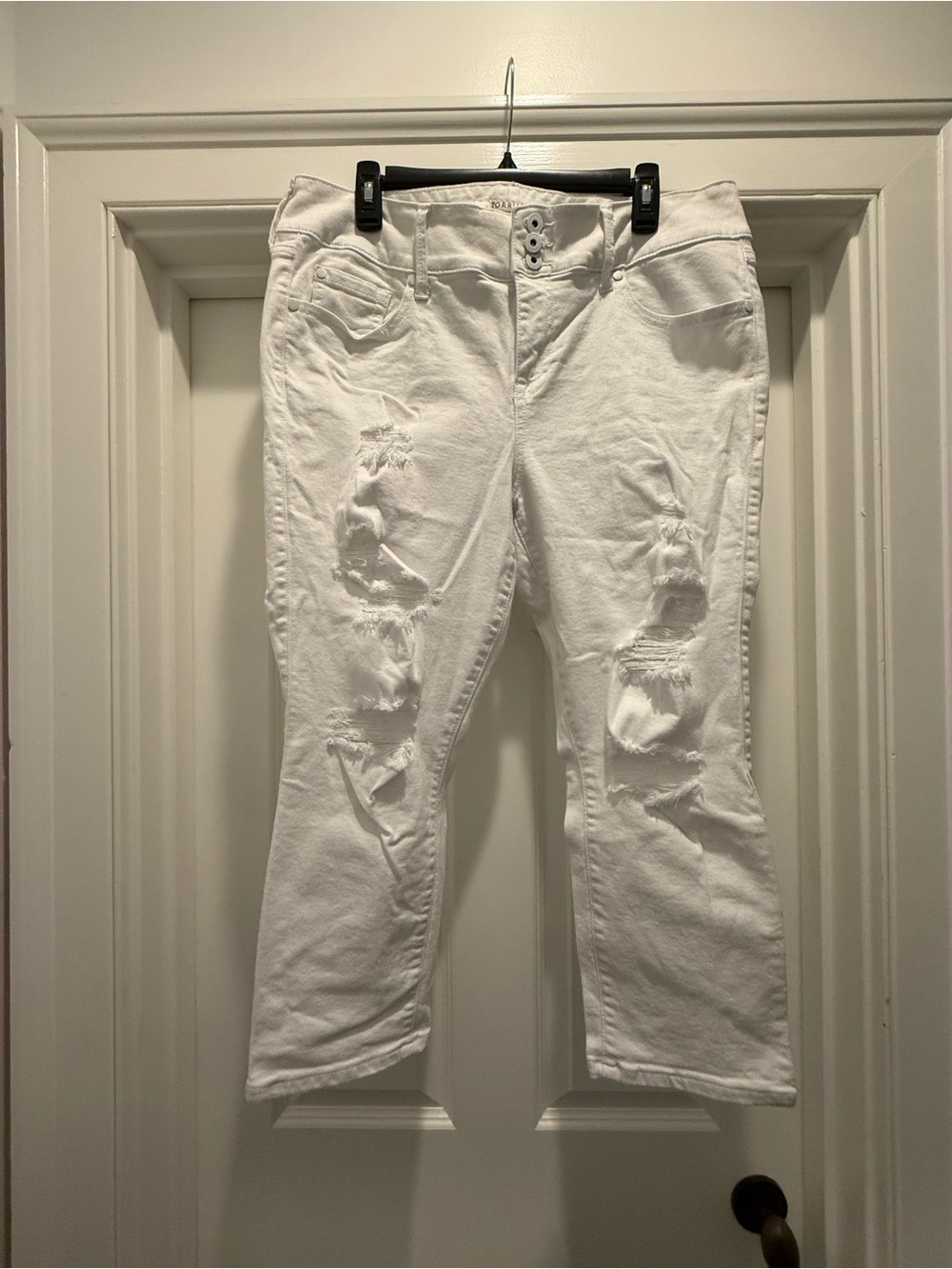 torrid White Distressed Ankle Crop Jeans